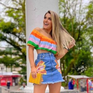 Mulher de mini saia