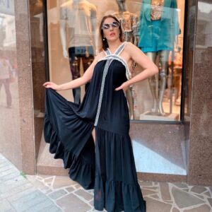 Mulher de vestido preto