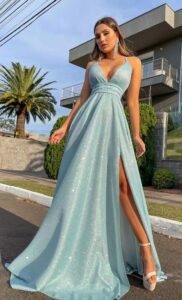 Mulher de vestido longo